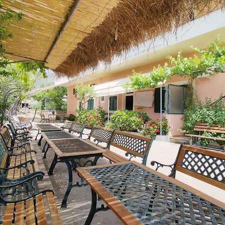 Oasis Hostel Himarë Dış mekan fotoğraf