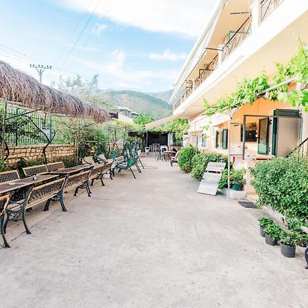 Oasis Hostel Himarë Dış mekan fotoğraf
