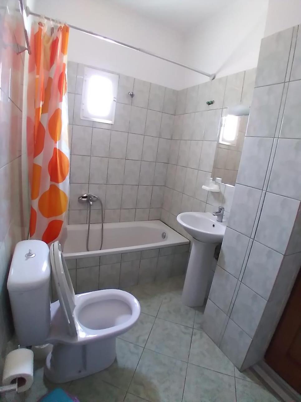 Oasis Hostel Himarë Dış mekan fotoğraf