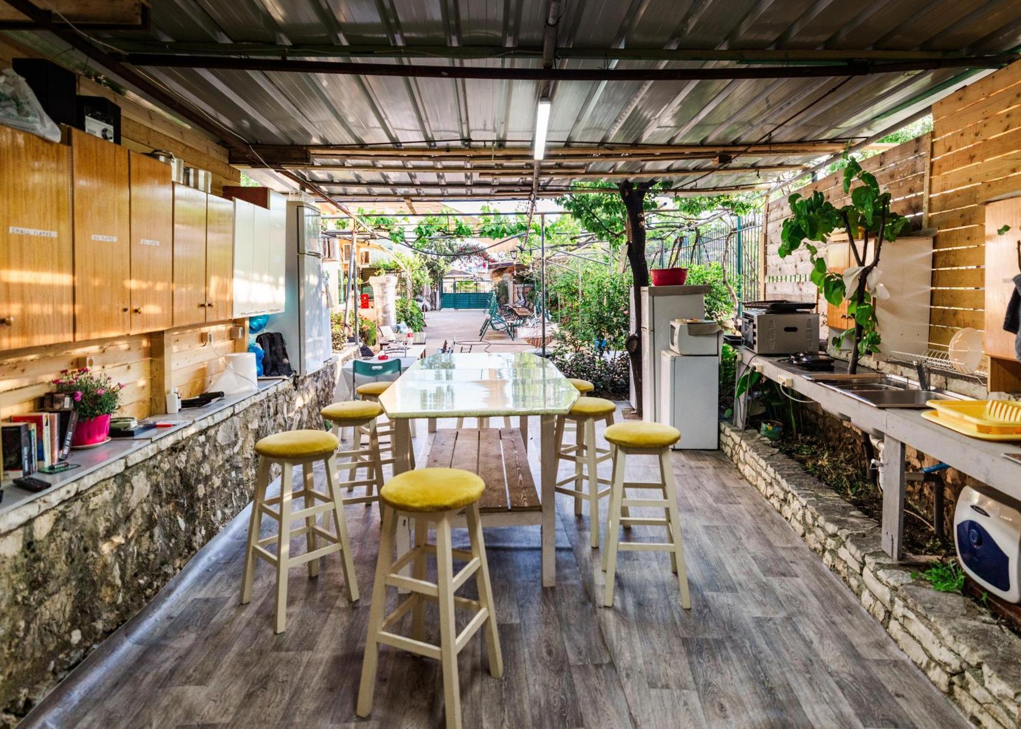 Oasis Hostel Himarë Dış mekan fotoğraf